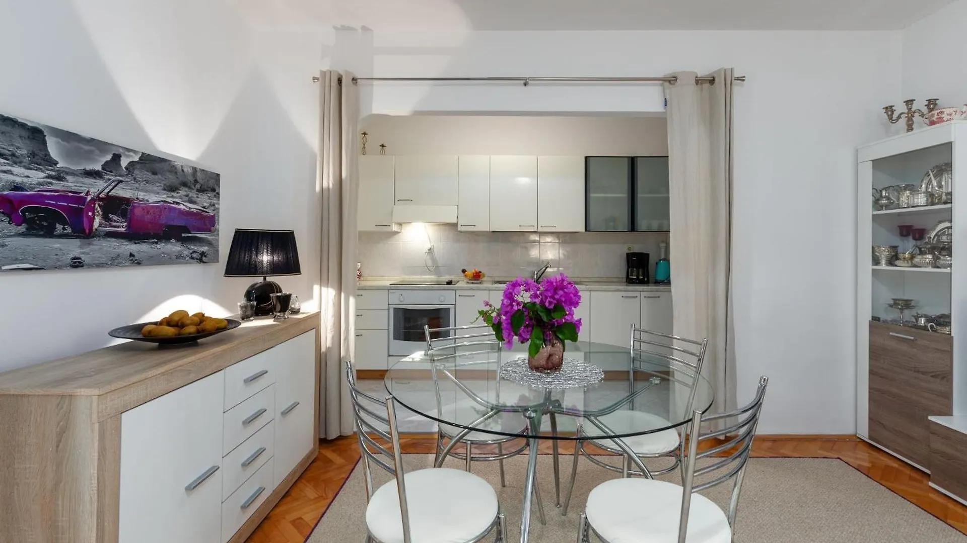 Apartment Enny Fuer 2 Personen In Porec, Nur 300M Vom Strand, 10 Gehminuten Vom Zentrum Entfernt,  Porec