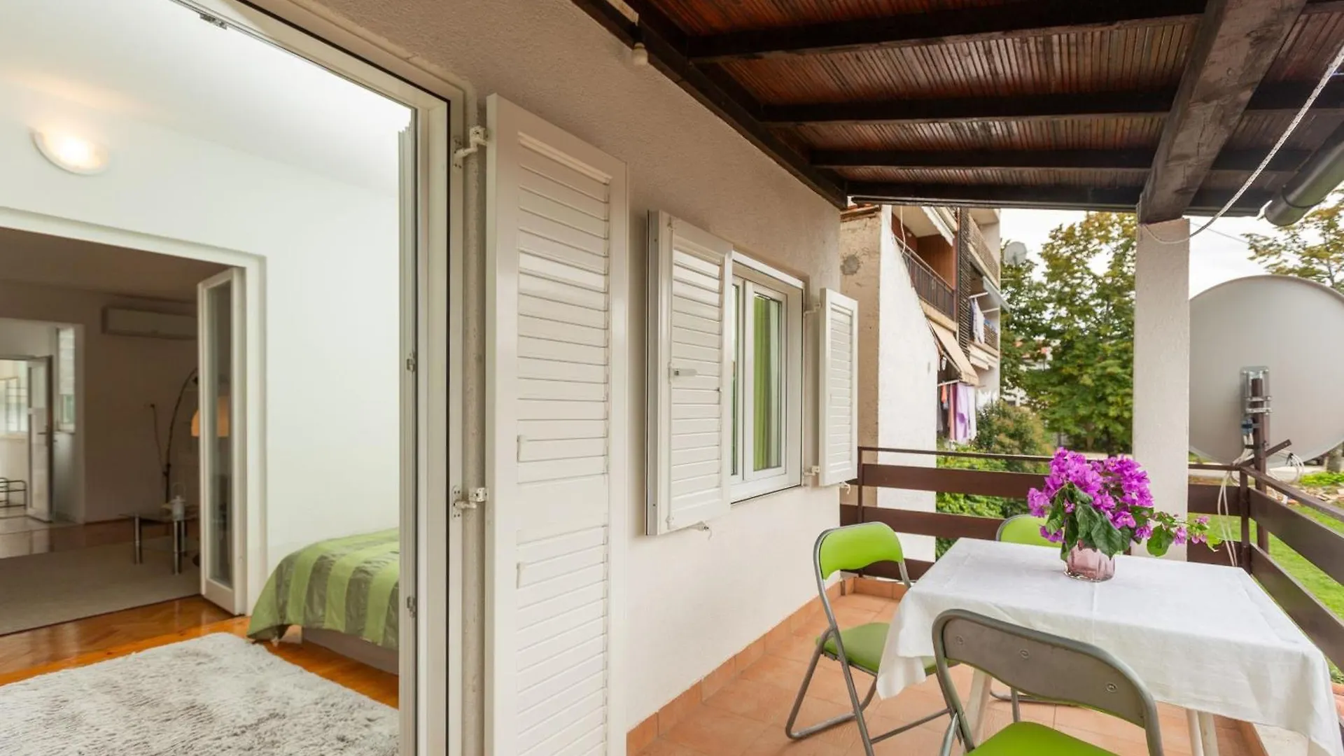 Apartment Enny Fuer 2 Personen In Porec, Nur 300M Vom Strand, 10 Gehminuten Vom Zentrum Entfernt, Croatia