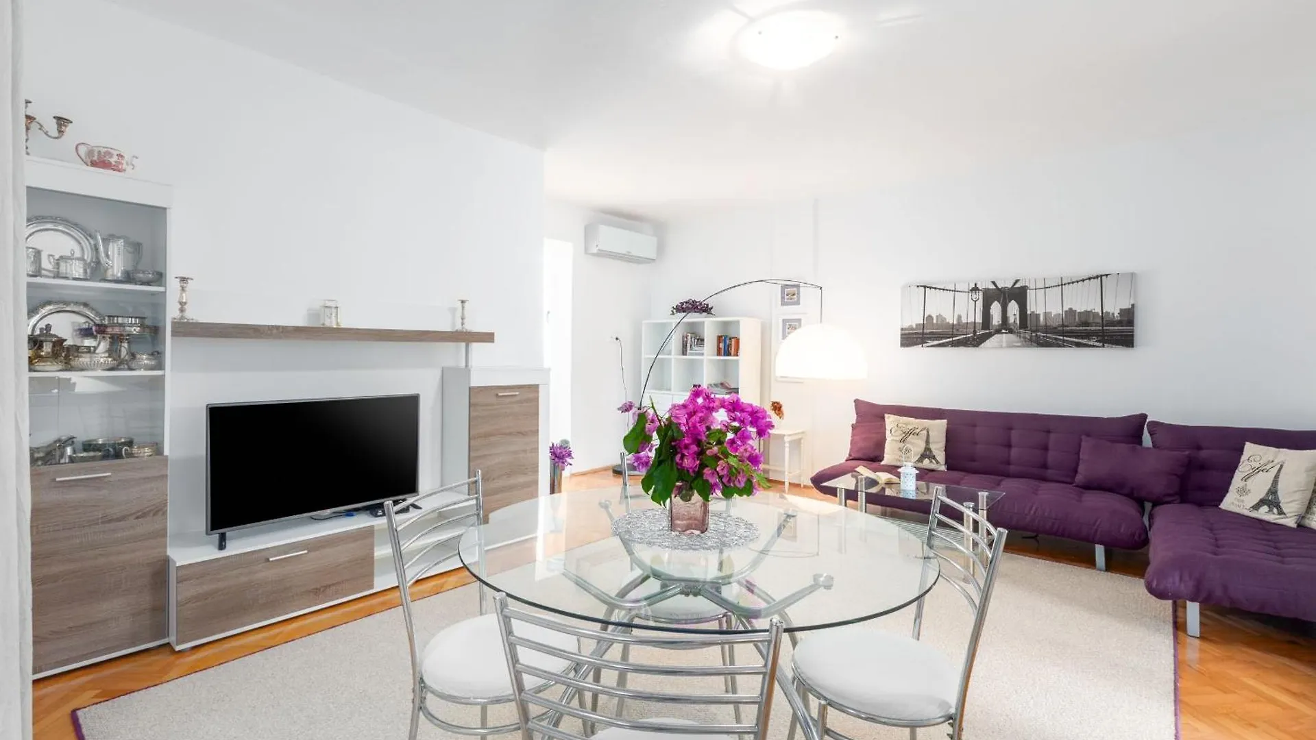 Apartment Enny Fuer 2 Personen In Porec, Nur 300M Vom Strand, 10 Gehminuten Vom Zentrum Entfernt, Croatia
