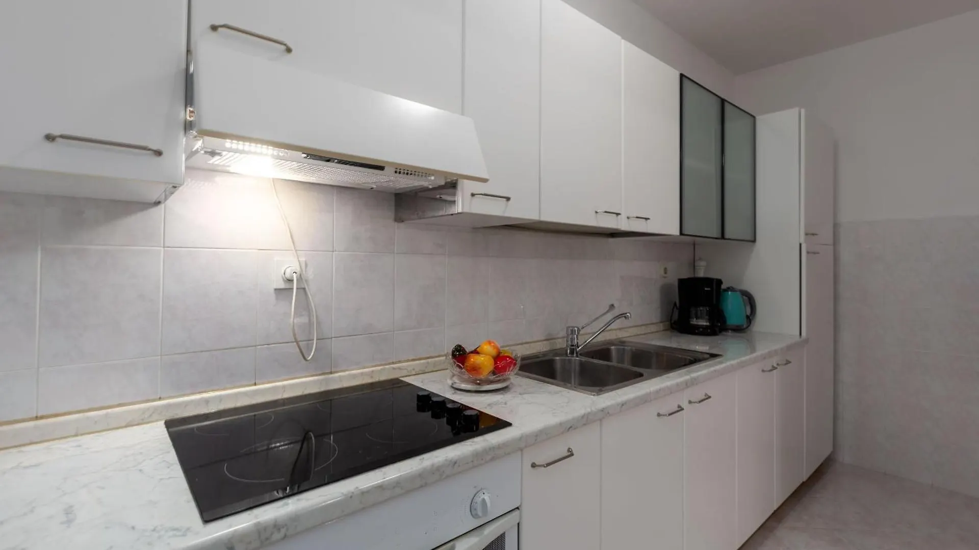 Apartment Enny Fuer 2 Personen In Porec, Nur 300M Vom Strand, 10 Gehminuten Vom Zentrum Entfernt,