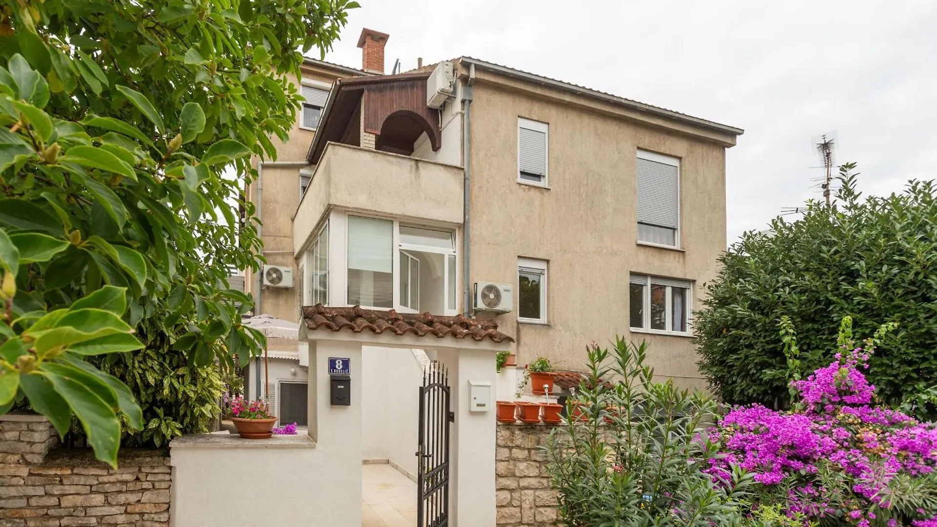 Apartment Enny Fuer 2 Personen In Porec, Nur 300M Vom Strand, 10 Gehminuten Vom Zentrum Entfernt,